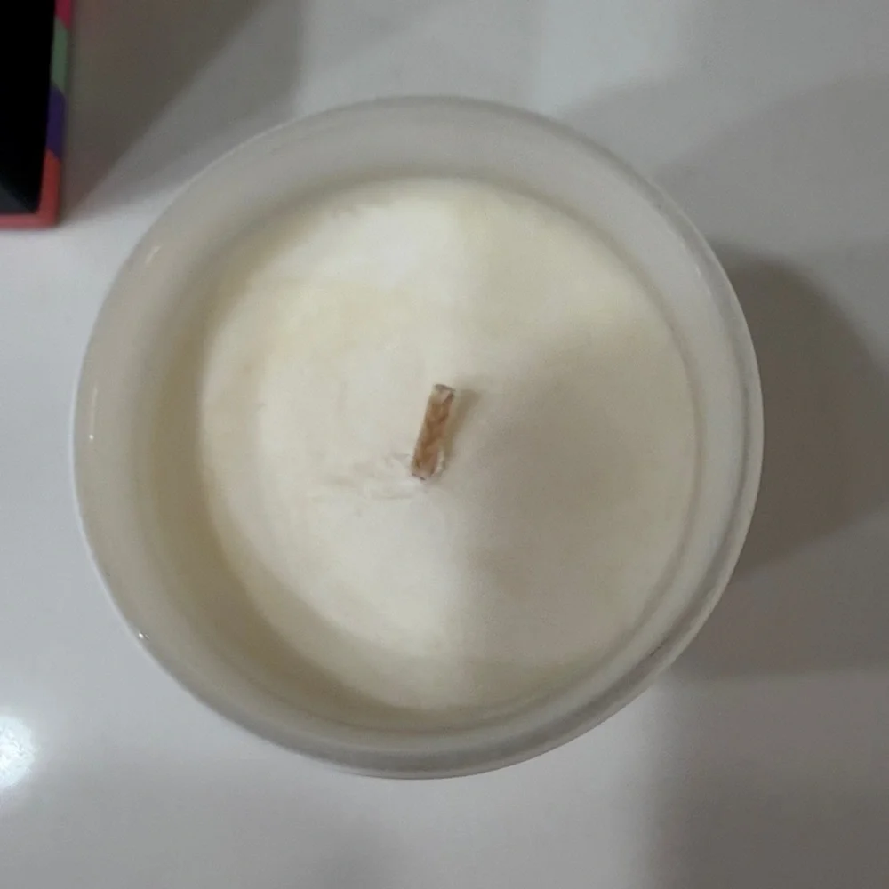 NWOT Sugarspell Gingerbread Cookie Scented Candle - White Jar with Wood Lid